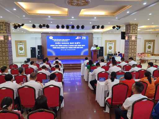 PC Sơn La: Sơ kết hoạt động công đoàn và Biểu dương Gia đình tiêu biểu, con CNVCLĐ năm 2024

